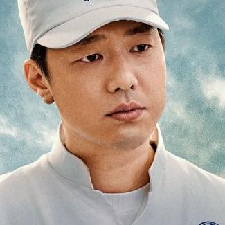 《问天》联手《时尚芭莎》拍摄大片 凌潇肃何雨晴演绎航天伉俪情深